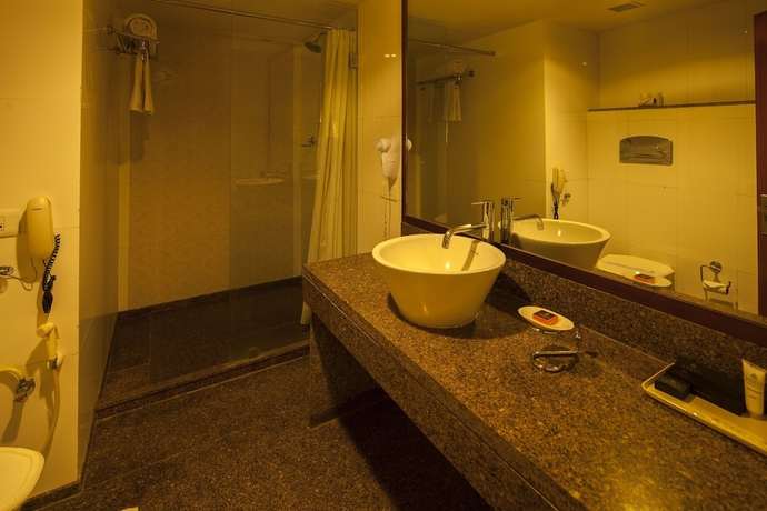 Imagen de la habitación del Hotel Vesta Maurya Palace. Foto 10