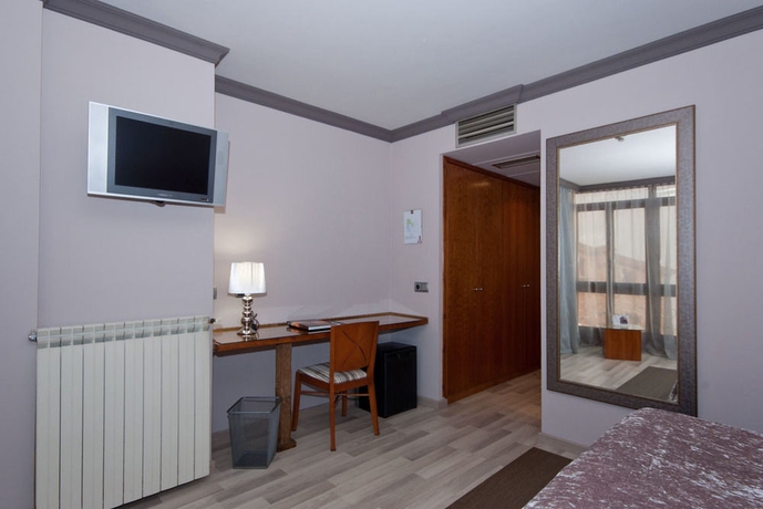 Imagen de la habitación del Hotel Vetusta. Foto 6