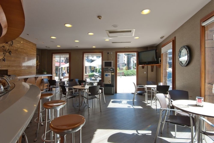 Imagen del bar/restaurante del Hotel Vetusta. Foto 3