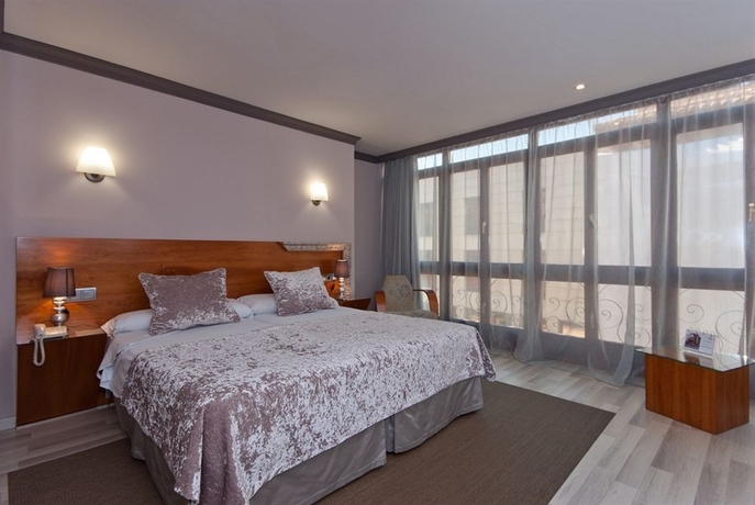 Imagen de la habitación del Hotel Vetusta. Foto 8