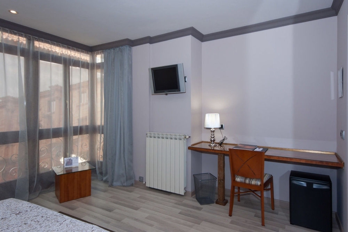 Imagen de la habitación del Hotel Vetusta. Foto 9