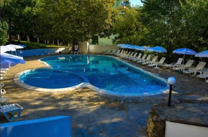 Imagen de la piscina del Hotel Vezhen. Foto 15