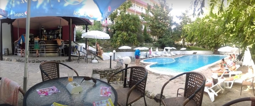 Imagen de la piscina del Hotel Vezhen. Foto 19