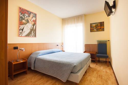 Imagen de la habitación del Hotel Vezzano. Foto 13