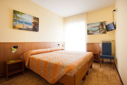 Imagen de la habitación del Hotel Vezzano. Foto 15