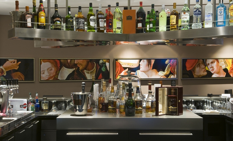 Imagen del bar/restaurante del Hotel Via Antwerp. Foto 2