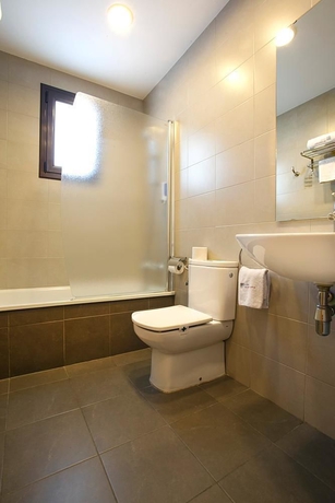 Imagen de la habitación del Hotel Via Augusta. Foto 6