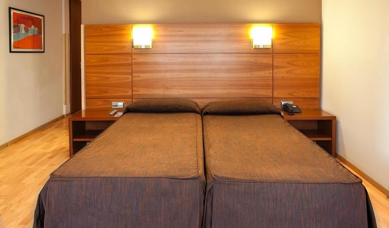 Imagen de la habitación del Hotel Via Augusta. Foto 7