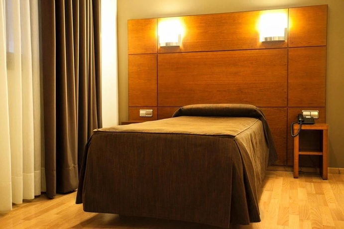 Imagen de la habitación del Hotel Via Augusta. Foto 8