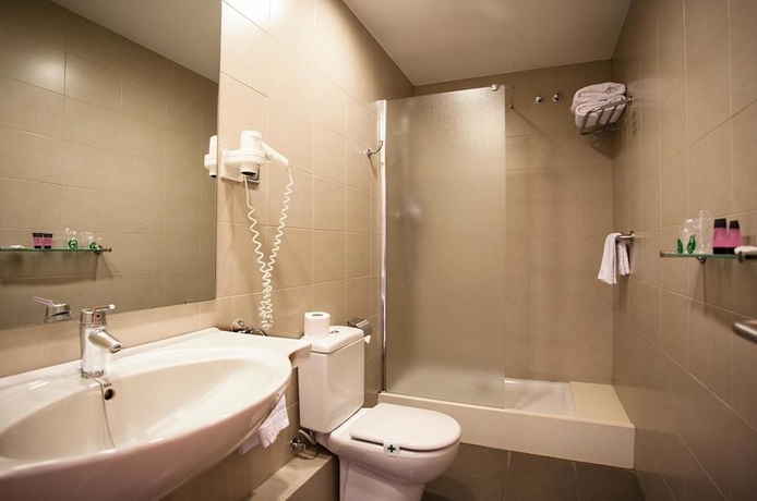 Imagen de la habitación del Hotel Via Augusta. Foto 10