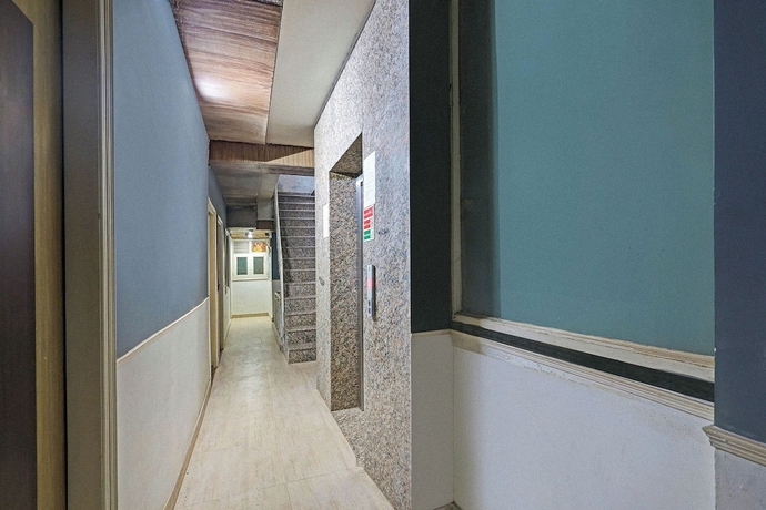 Imagen de los interiores del Hotel Via Crown Inn I. Foto 12