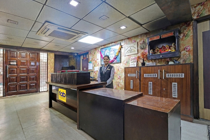 Imagen de los interiores del Hotel Via Crown Inn I. Foto 16