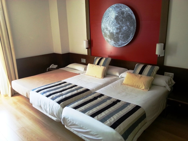 Imagen de la habitación del Hotel Via Gotica. Foto 4