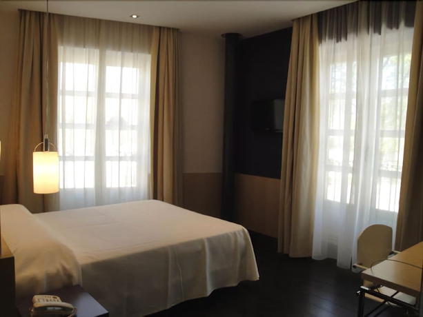 Imagen de la habitación del Hotel Via Gotica. Foto 6