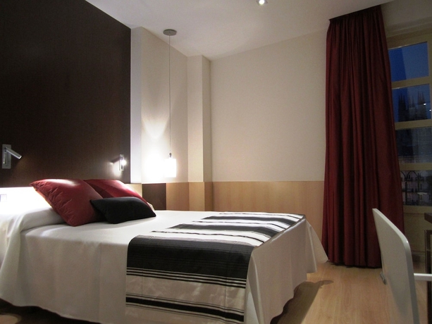 Imagen de la habitación del Hotel Via Gotica. Foto 7