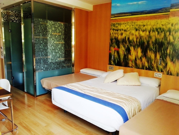 Imagen de la habitación del Hotel Via Gotica. Foto 9