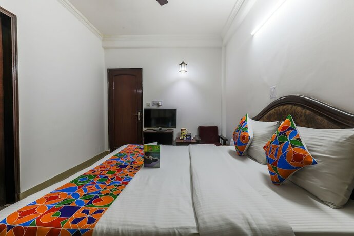 Imagen de la habitación del Hotel Via Hemkunt Mansion - Nr Noida Sector-15 Metro. Foto 17