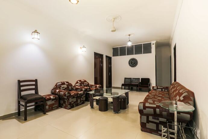 Imagen general del Hotel Via Hemkunt Mansion - Nr Noida Sector-15 Metro. Foto 2