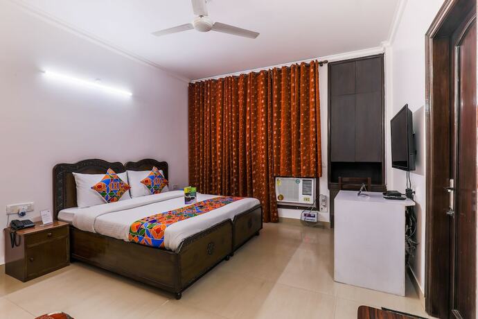 Imagen de la habitación del Hotel Via Hemkunt Mansion - Nr Noida Sector-15 Metro. Foto 18