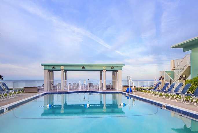 Imagen de la piscina del Hotel Via Roma Beach Resort. Foto 16