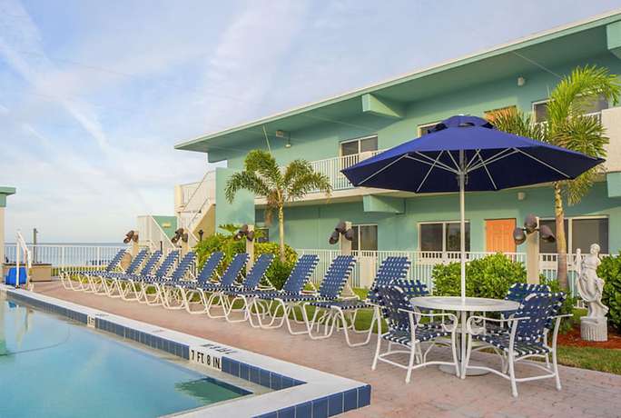 Imagen de la piscina del Hotel Via Roma Beach Resort. Foto 20