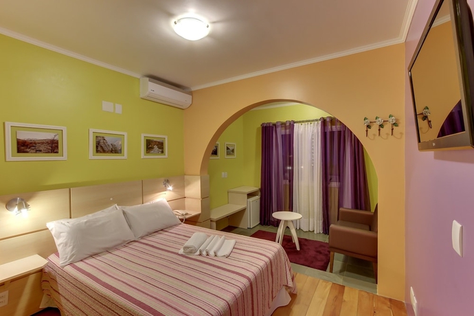 Imagen de la habitación del Hotel Via Serena. Foto 9