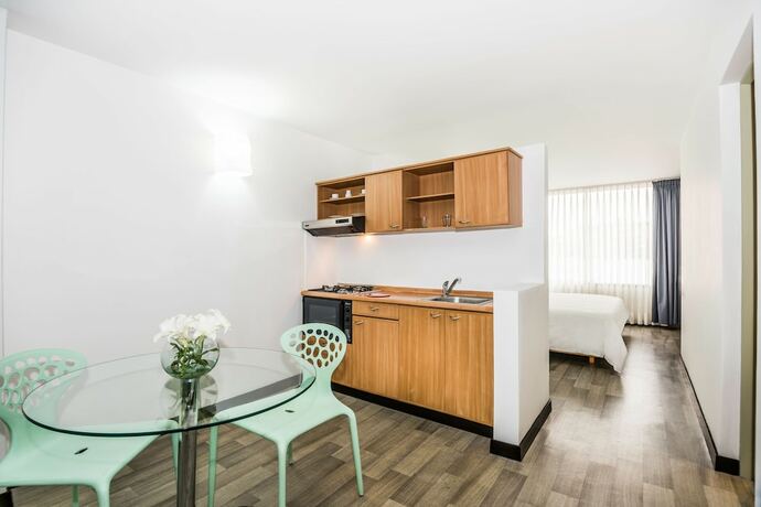 Imagen de la habitación del Hotel Viaggio Studios. Foto 9