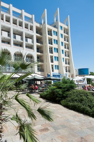 Imagen de los exteriores del Hotel Viand. Foto 14