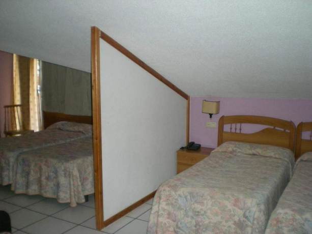 Imagen de la habitación del Hotel Viar. Foto 14