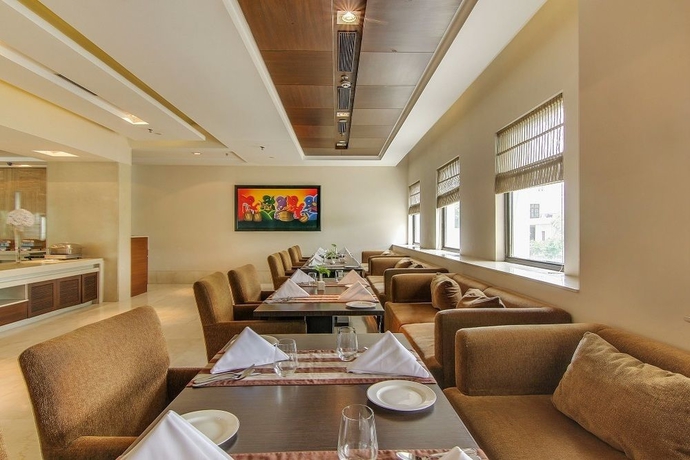 Imagen del bar/restaurante del Hotel Vibe By The Lalit Traveller. Foto 3