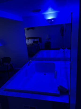 Imagen general del Hotel Vibe Inn - Whirlpool Suites. Foto 3
