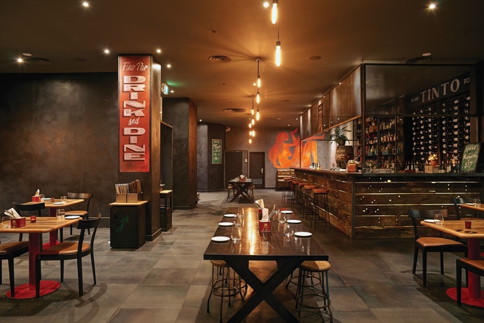 Imagen del bar/restaurante del Hotel Vibe Sydney. Foto 5