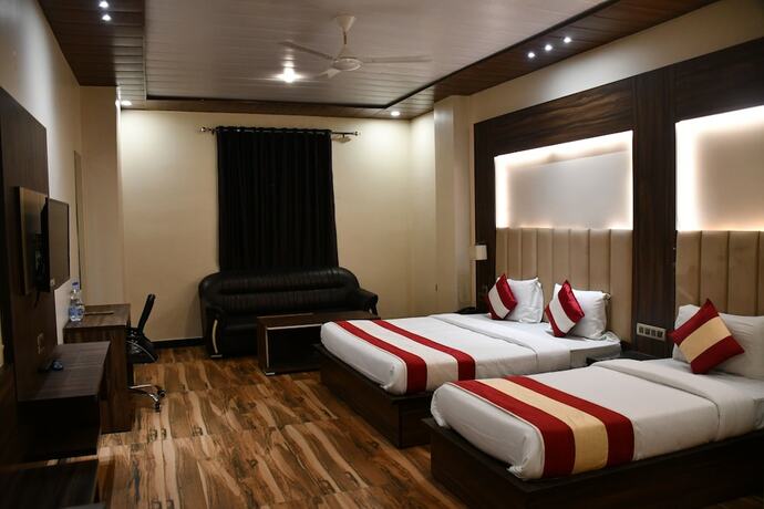 Imagen de la habitación del Hotel Vibharaj Palace. Foto 18