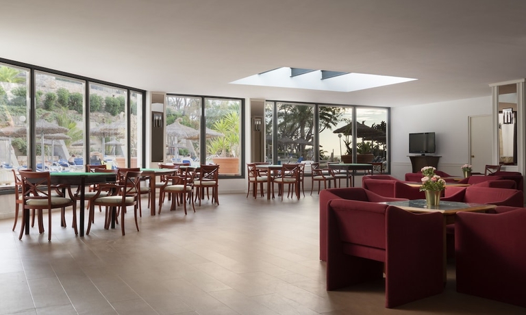 Imagen del bar/restaurante del Hotel Vibra Beverly Playa. Foto 2