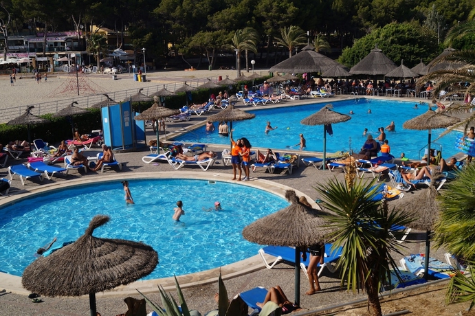 Imagen de la piscina del Hotel Vibra Beverly Playa. Foto 14