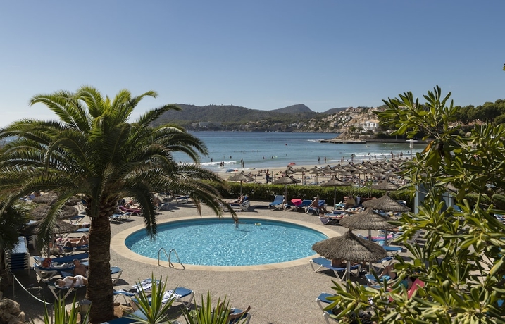 Imagen de la piscina del Hotel Vibra Beverly Playa. Foto 16