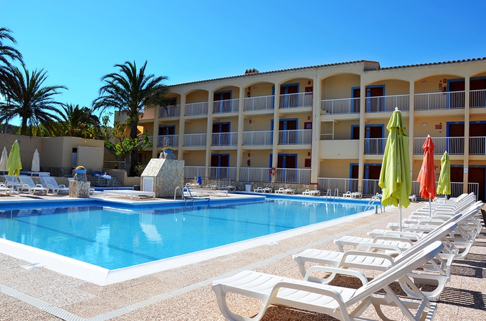 Imagen de la piscina del Hotel Vibra Cala Tarida. Foto 10