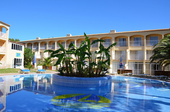 Imagen de la piscina del Hotel Vibra Cala Tarida. Foto 15