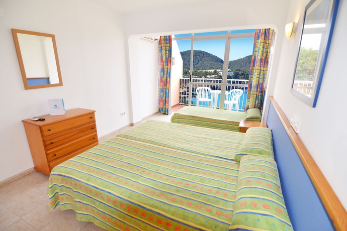 Imagen de la habitación del Hotel Vibra Cala Tarida. Foto 5