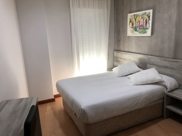 Imagen de la habitación del Hotel Viccar. Foto 9