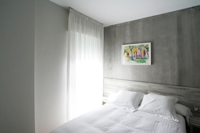 Imagen de la habitación del Hotel Viccar. Foto 13