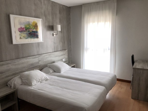 Imagen de la habitación del Hotel Viccar. Foto 15