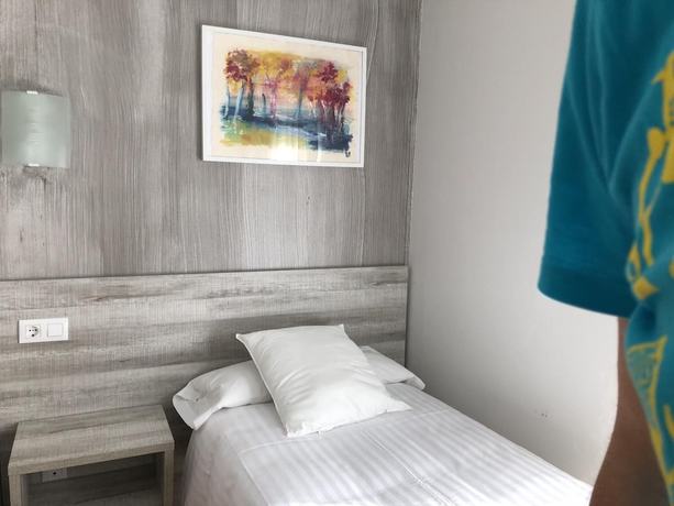 Imagen de la habitación del Hotel Viccar. Foto 20