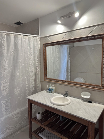 Imagen de la habitación del Hotel Vicente Lopez. Foto 13