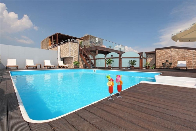 Imagen de la piscina del Hotel Vicenza, Laleli. Foto 11