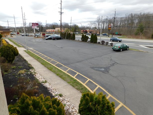 Imagen de los exteriores del Hotel Vicenza, South Brunswick. Foto 10