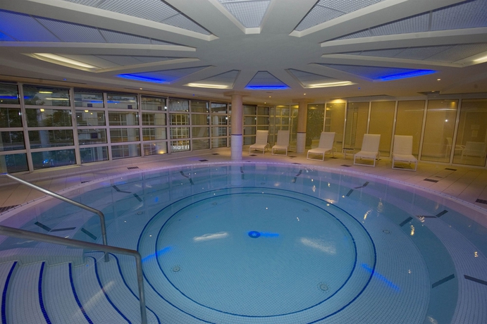 Imagen de la piscina del Hotel Vichy Celestins Spa. Foto 15