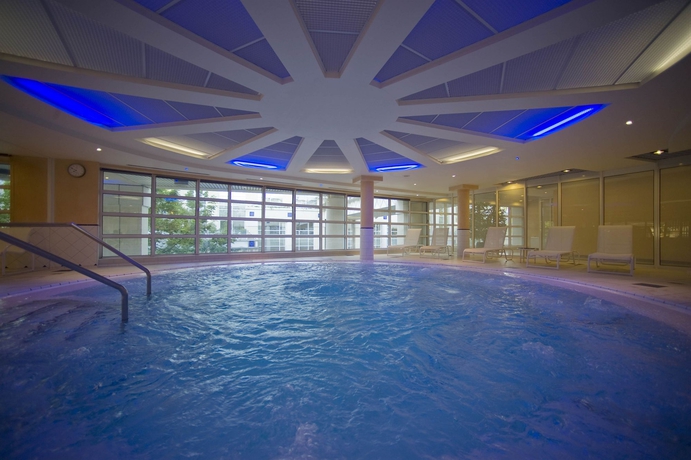 Imagen de la piscina del Hotel Vichy Celestins Spa. Foto 16