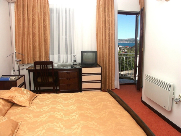 Imagen de la habitación del Hotel Vicko. Foto 14