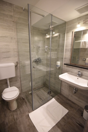 Imagen de la habitación del Hotel Vicko. Foto 17